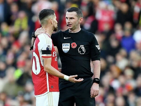 Arsenal vs Burnley: Jorginho's Controversial Exchange with Referee Michael Oliver (2023-24)
