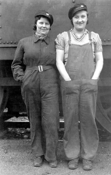 Women war workers at Darnall Goods Depot, c. 1940