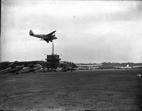 A de Havilland DH86 G-ADMY comes in to land at Croydon