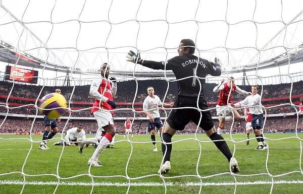 Bendtner Scores Arsenal's Second: 2-1 Over Tottenham, Barclays Premier League, Emirates Stadium (12 / 22 / 07)
