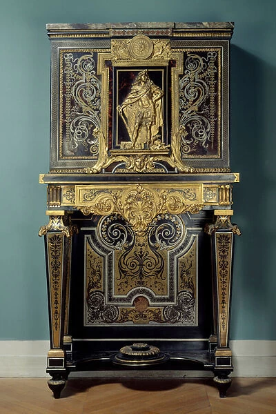 Art France: Cabinet adorns the figure of King Louis XIV (1638-1715) in Hercules Gaulois