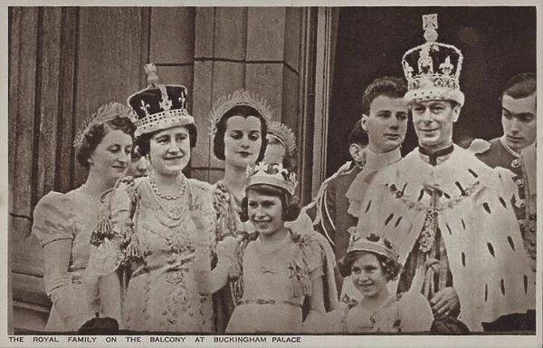 The royal family on the balcony at Buckingham Palace (b  /  w photo)