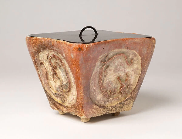 Water Jar (mizusashi) (glazed stoneware with lacquer lid)