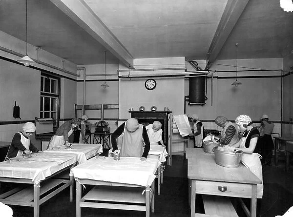 Domestic science lesson at Burngreave Council School, Earldom Road, Sheffield, c. 1945