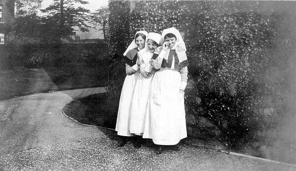 I m so shy, Nurses from 3rd Northern General Base Hospital, Broomhall, World War I