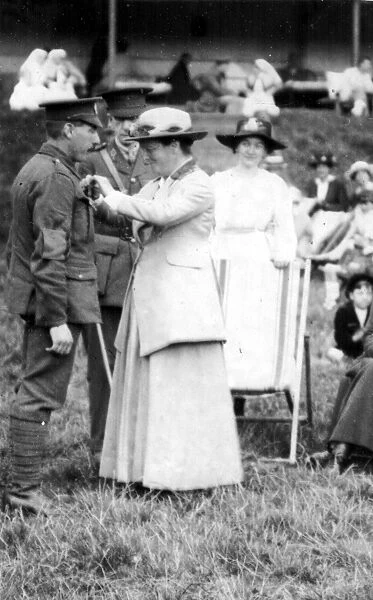 Lady Mayoress and Mistress Cutler presenting medals, 3rd Northern General Base Hospital, Broomhall, World War I