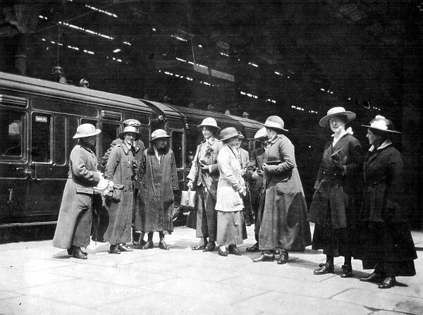 Nurses from 3rd Northern General Hospital at Railway Station, World War I
