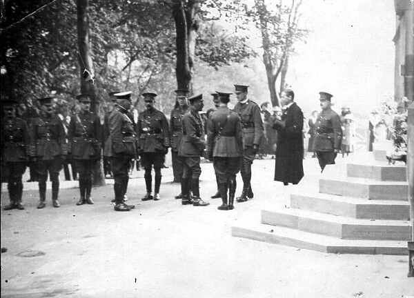 Officers of 3rd Northern General Base Hospital, Broomhall, being presented to H. M. King George V, World War I, , 1915