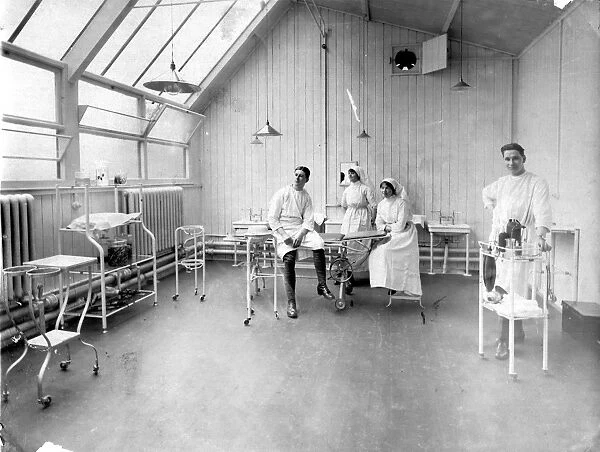 Operating Theatre and Theatre Staff most probably at 3rd Northern General Base Hospital, Broomhall, World War I