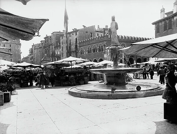 The market in Piazza delle Erbe, Verona