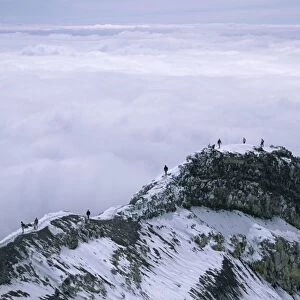 Hikers on Dome Ridge near the summit of 2797m Mount Ruapehu