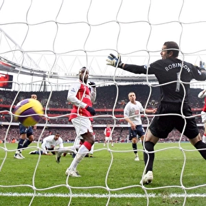 Bendtner Scores Arsenal's Second: 2-1 Over Tottenham, Barclays Premier League, Emirates Stadium (12/22/07)