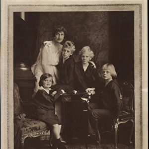 Ak Princess Elisabeth von Windisch Graetz with her children, NPG 5063 (b / w photo)