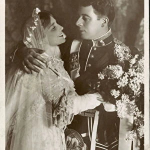 British actors Ellaline Terriss with her husband, Seymour Hicks on their wedding day (b / w photo)