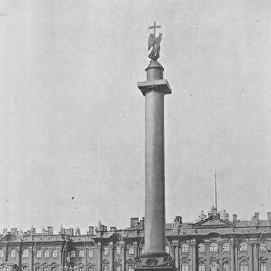 Saint-Petersbourg / Saint Petersburg: Colonne d Alexandre Ier avec Entree Principale du Palais d Hiver (b / w photo)