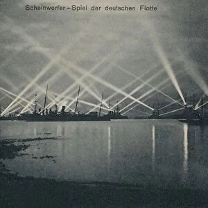 Searchlight display by the German navy (b / w photo)