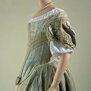 Silver-tissue dress, 1660s (silk, lace & silver metal thread)