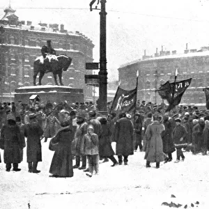 La Revolution Russe; Les premieres manifestations sur la place Znamenskaia, a Petrograd... 1917. Creator: Unknown