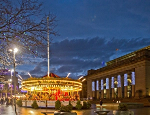 <b class=qtipBold><figcaption>Barkers Pool at night, 2013</figcaption></b><br>Barkers Pool at night<br><em>© Sheffield City Council</em> Barkers Pool at night, 2013