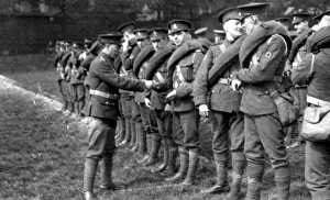 Distributing cigarettes before leaving the 3rd Northern General Base Hospital, Broomhall, World War I Distributing cigarettes before leaving the 3rd Northern General Base Hospital, Broomhall, World War I