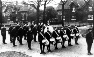 <b class=qtipBold><figcaption>First World War Parade, 1914</figcaption></b><br>Taken in front of Arbourthorne Cottages in Norfolk (Heritage) Park.<br><em>© Sheffield City Council</em> First World War Parade, 1914