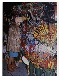 <b class=qtipBold><figcaption>Shopping in Sheffield</figcaption></b><br>Image from 'Sheffield: City on the Move' (Sheffield City Council, Publicity Department, c. 1970)Local Studies ref. 914.274 SF.<br><em>© Sheffield City Council</em> Shopping in Sheffield